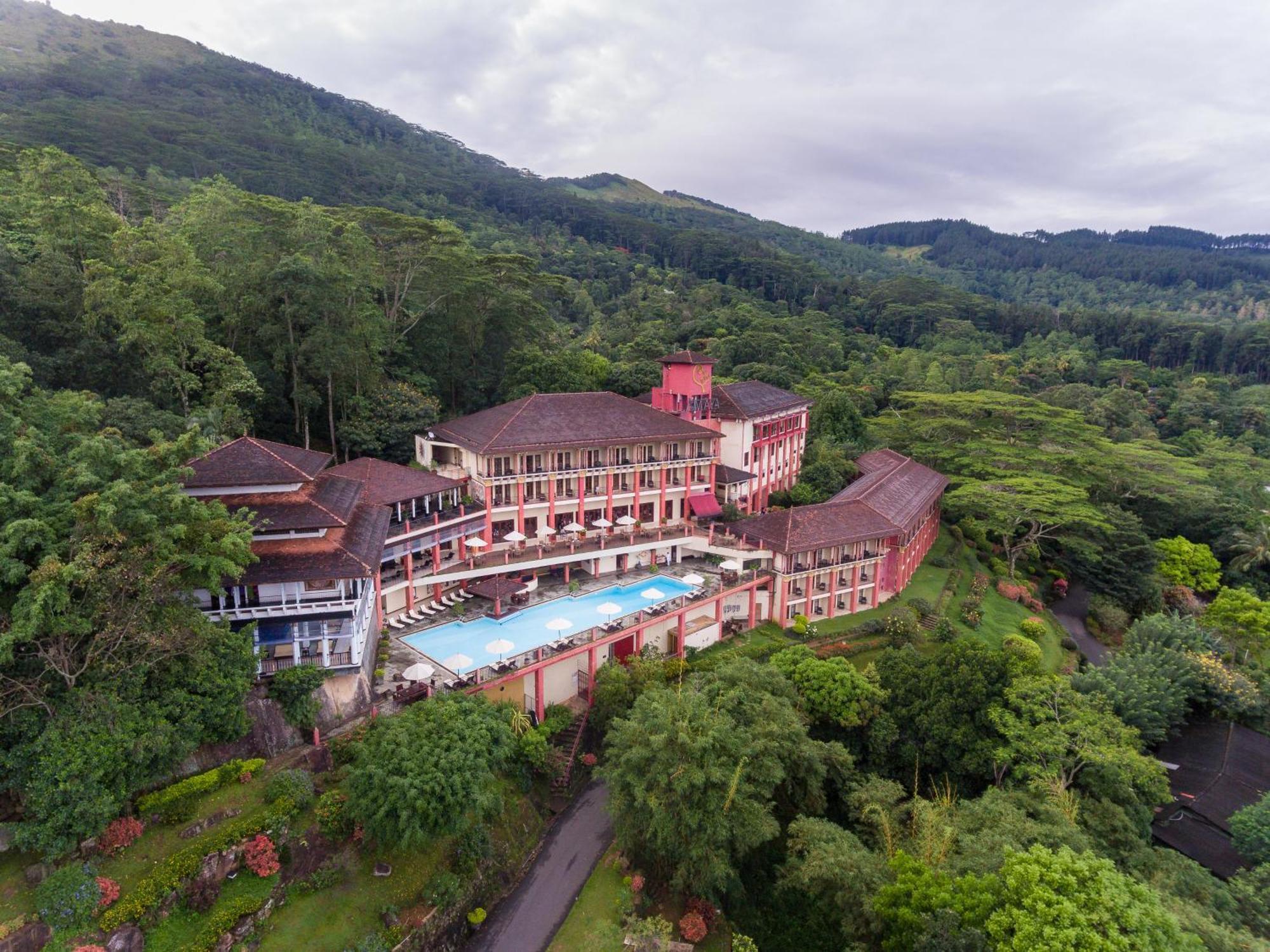 Amaya Hills Канди Екстериор снимка